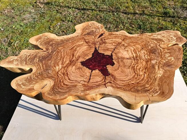 Stolik kawowy z drewna oliwnego