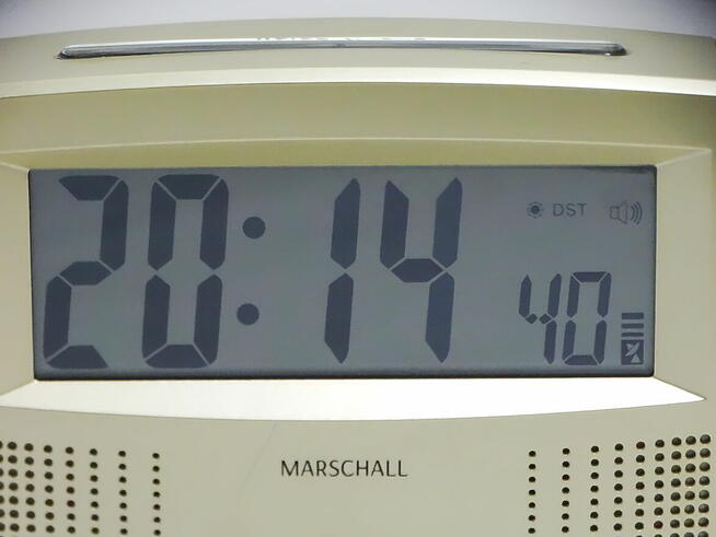 Mówiący radiowy zegar/budzik z termometrem wewnętrznym i dat