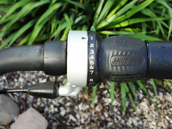 Klasyczny niemiecki rower miejski MIFA z prostą ramą, bagażn