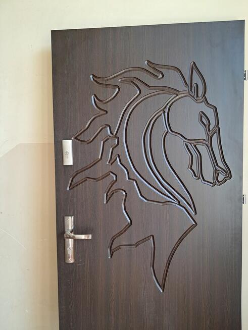 Montaż drzwi Wrocław drzwi antywłamaniowe z montażem od ręki