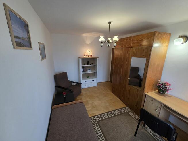 Duży jednoosobowy pokój dla kobiety uczącej się lub pracując