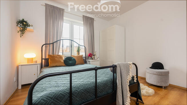 Dom wolnostojący z dużym areałem ziemi.