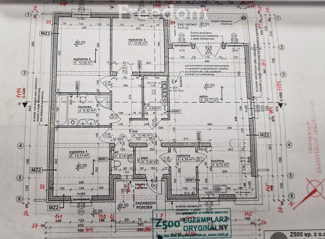 uroczy dom parterowy w otoczeniu przyrody