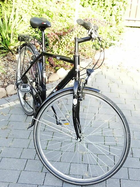 Klasyczny niemiecki rower miejski MIFA z prostą ramą, bagażn