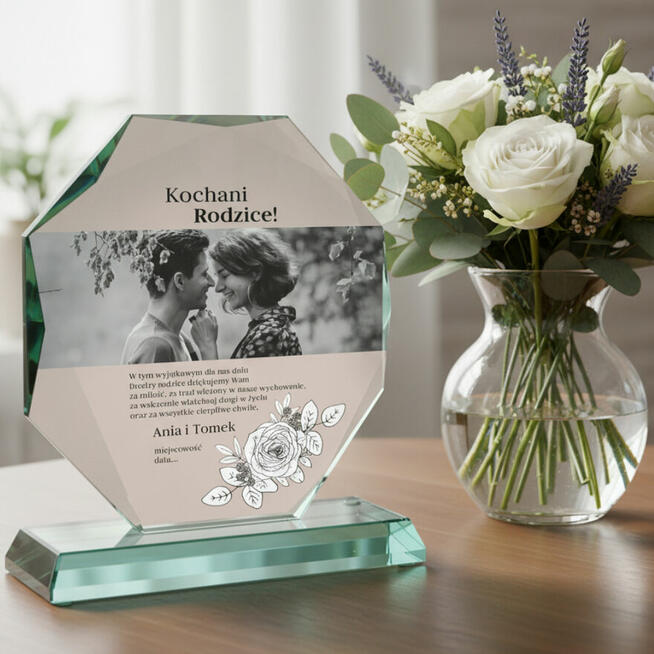 Elegancki Upominek Ślubny Ze Zdjęciem Młodej Pary Statuetka