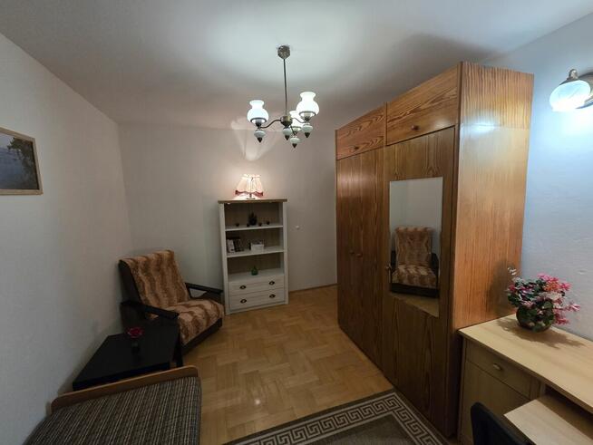 Duży jednoosobowy pokój dla kobiety uczącej się lub pracując