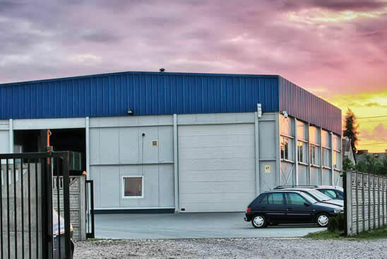 Pracownik myjni samochodowej