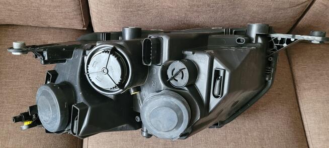 Lampa przednia prawa Skoda Rapid 2013-2022r.