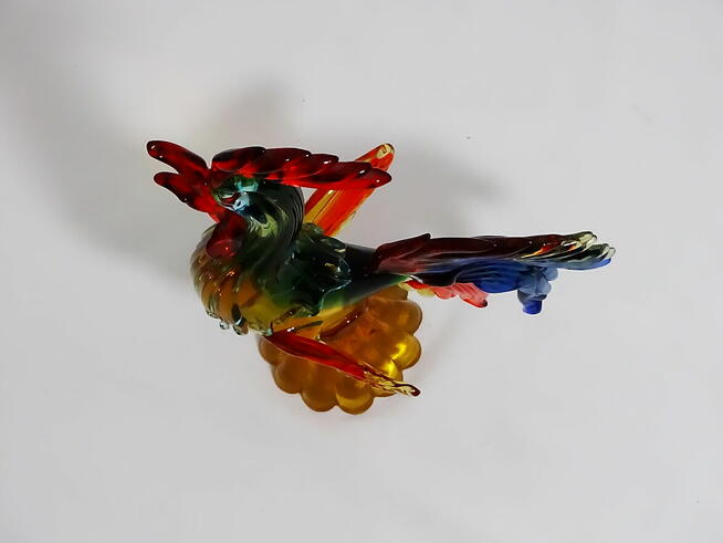 Figurka ze szkła Murano przedstawiająca koguta w dynamicznej