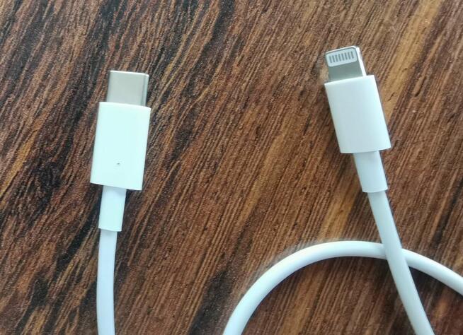 Szybka ładowarka CY 957 z 2-metrowym kablem