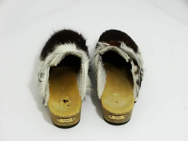 Drewniaki z naturalnej skóry bydlęcej z futrem oraz kopertów