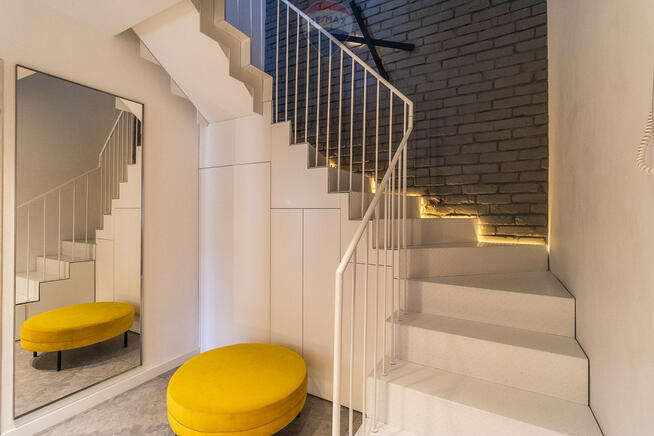 Dwupoziomowy apartament z loggią i garażem, Górna