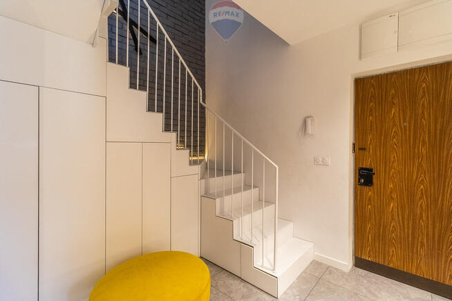 Dwupoziomowy apartament z loggią i garażem, Górna