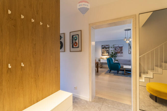 Dwupoziomowy apartament z loggią i garażem, Górna