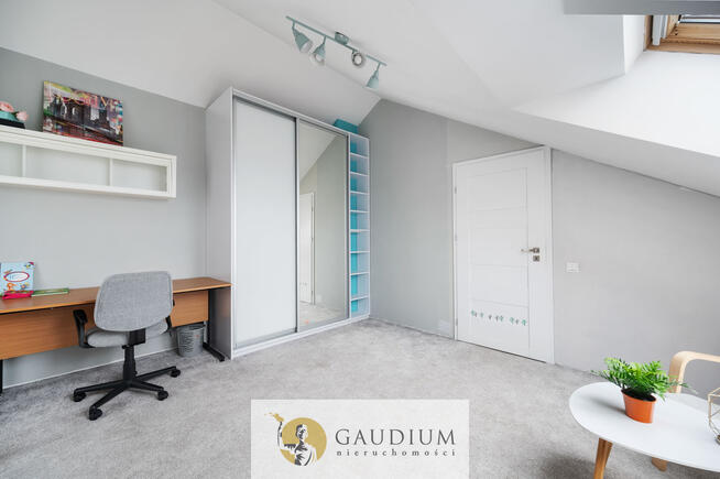 4 pokoje 2 balkony, hala garaż i komórka, Chwarzno