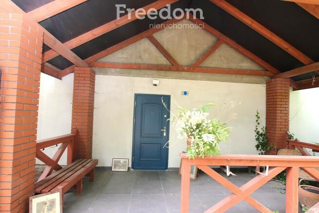 Parterowy dom z kominkiem wśród pól i lasu