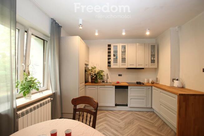 Parterowy dom z kominkiem wśród pól i lasu