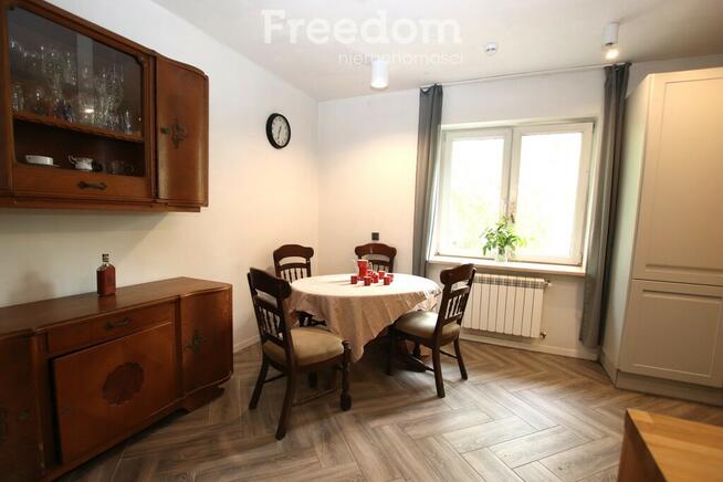 Parterowy dom z kominkiem wśród pól i lasu