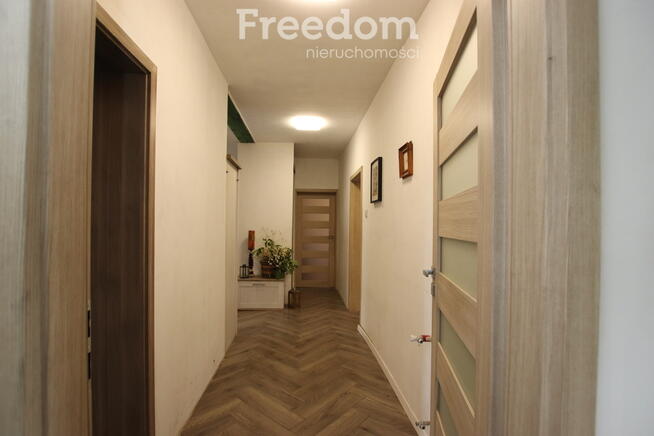 Parterowy dom z kominkiem wśród pól i lasu