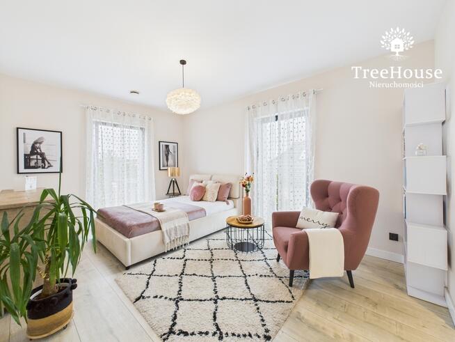 Nowoczesny wolnostojący dom z pięknym ogrodem