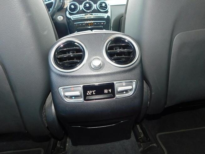 Mercedes GLC 200 z Gwarancją Kamera Fotele Podgrzewane Model 2022