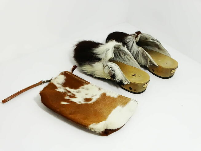 Drewniaki z naturalnej skóry bydlęcej z futrem oraz kopertów