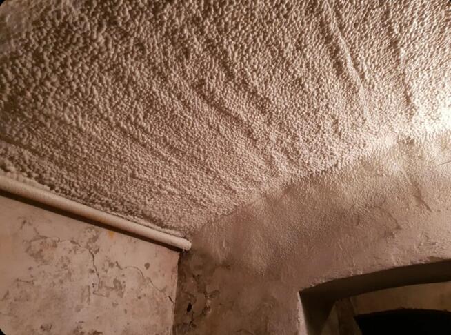 Ocieplanie pianką PUR oraz wdmuchiwanie wełny i celulozy