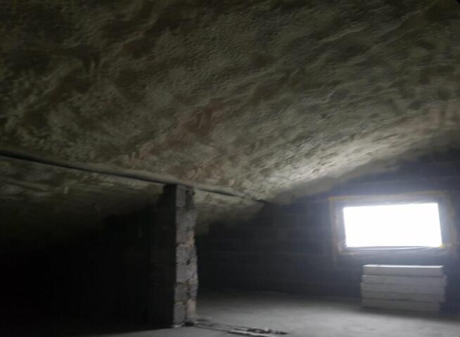 Ocieplanie pianką PUR oraz wdmuchiwanie wełny i celulozy