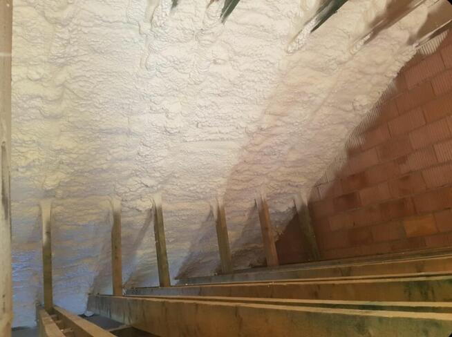 Ocieplanie pianką PUR oraz wdmuchiwanie wełny i celulozy