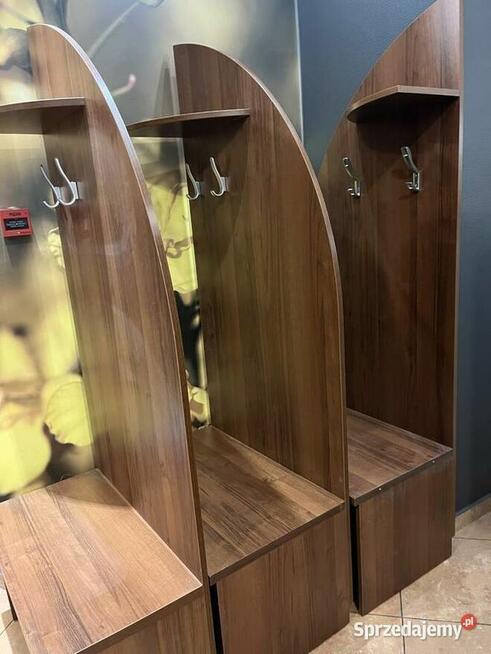 Garderoba z półką o siedziskiem