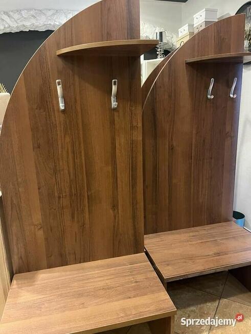 Garderoba z półką o siedziskiem