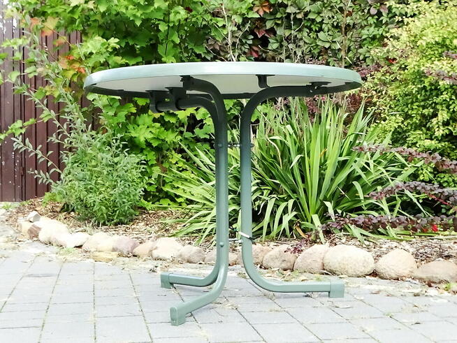 Stolik składany o średnicy 84 cm i wysokości 71 cm