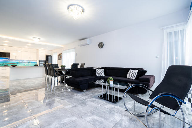 Dom jednorodzinny z garażem na sprzedaż!