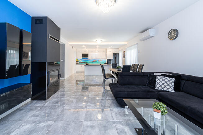 Dom jednorodzinny z garażem na sprzedaż!