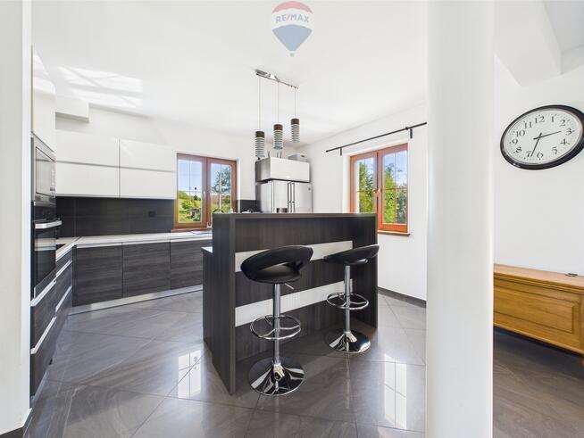 Nowoczesny dom z klimatem – działka ponad 1 ha