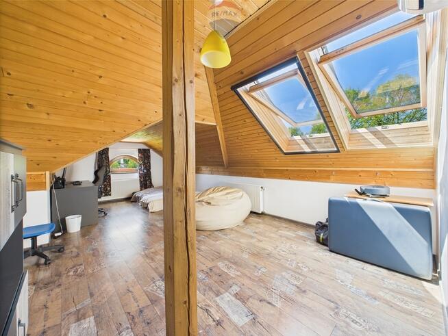 Nowoczesny dom z klimatem – działka ponad 1 ha