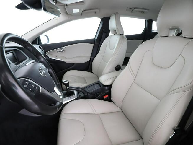 Volvo V40 full LED jasne skóry klima auto czujniki parkowania grzane fotele