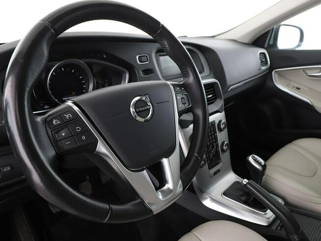 Volvo V40 full LED jasne skóry klima auto czujniki parkowania grzane fotele