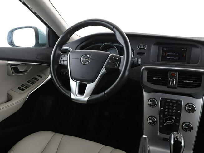 Volvo V40 full LED jasne skóry klima auto czujniki parkowania grzane fotele
