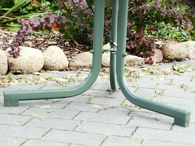 Stolik składany o średnicy 84 cm i wysokości 71 cm