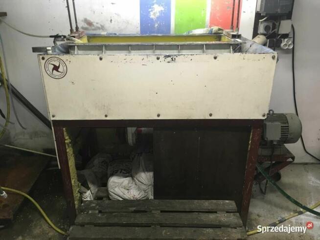 Polerka wibracyjna, Maszyna do polerowania wibracyjnego