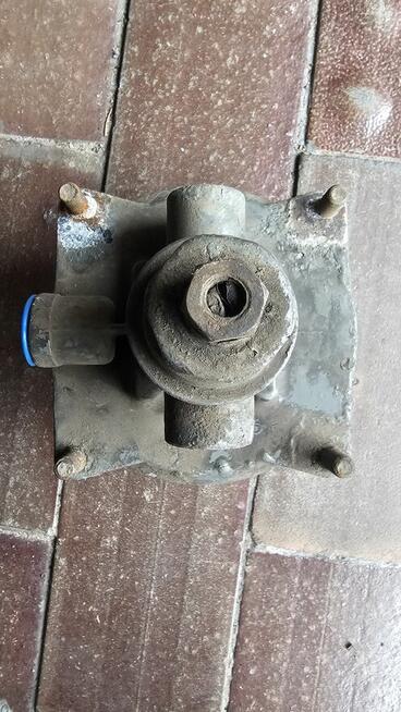 Zawór sterowania układu hamulcowego STAR, Jelcz