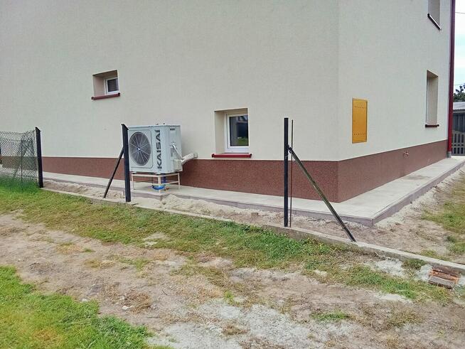 Układanie kostki brukowej, brukarstwo, minikoparka