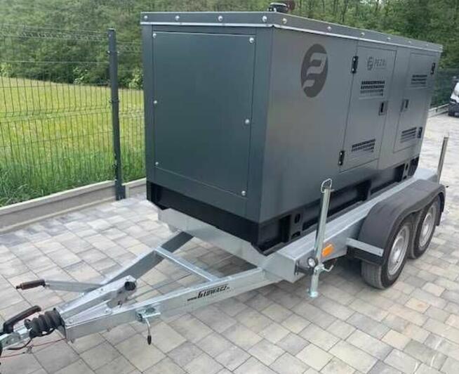 Wynajem Agregatów prądotwórczych Mobilny dostawa samochodem