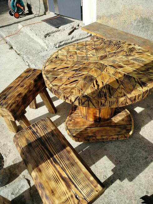 Ozdoby ogrodowe z drewna