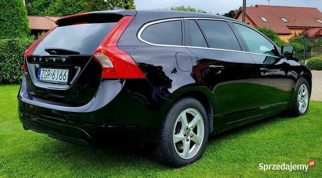 VOLVO V60 2.0 eDrive (120 KM) MOMENTUM