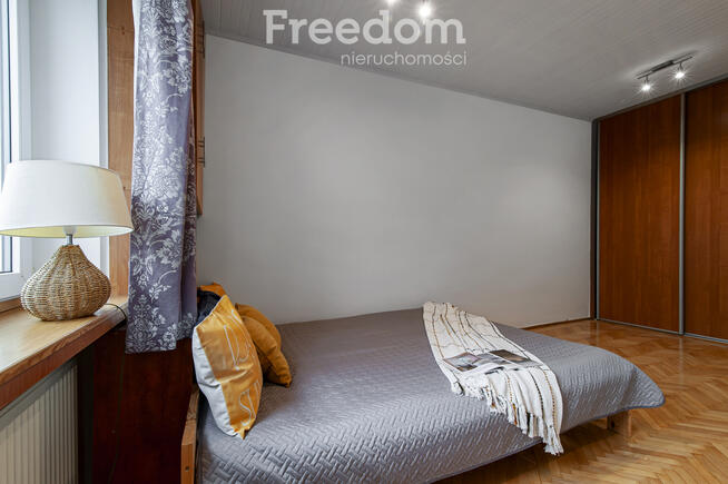 Słoneczne mieszkanie w bloku z cegły