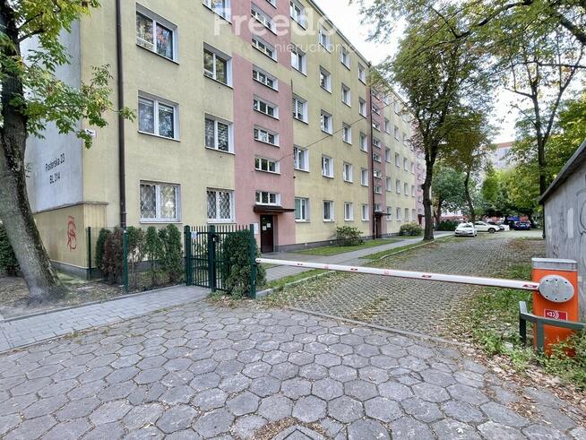 Słoneczne mieszkanie w bloku z cegły