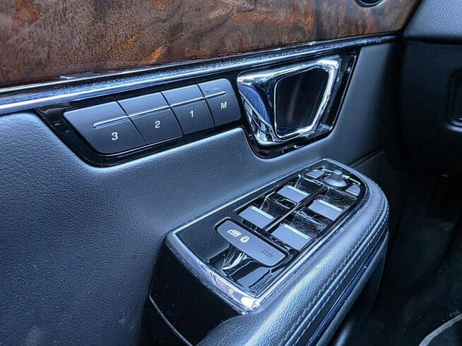 Jaguar XJ 3.0 Benzyna 340 KM, 4x4, Dociągi, Kamery 360, Wentylowane Fotele, LED