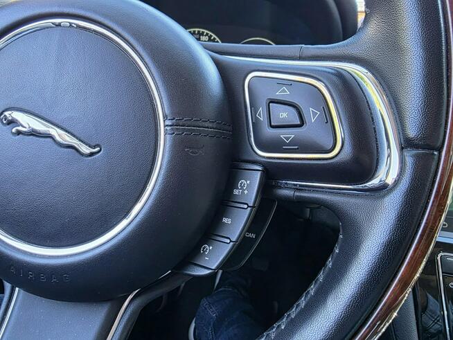 Jaguar XJ 3.0 Benzyna 340 KM, 4x4, Dociągi, Kamery 360, Wentylowane Fotele, LED